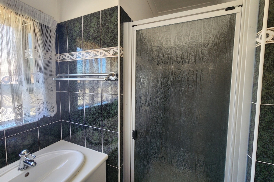 5 Bedroom Property for Sale in Wavecrest Eastern Cape